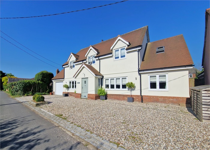Fairmile, Jollyboys Lane South, Felsted,CM6 3LR